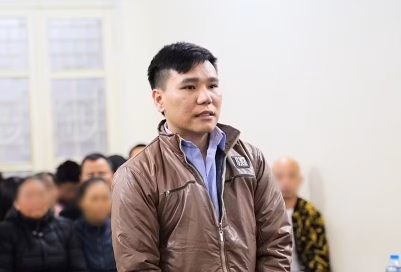 Tháng 3/2019, HĐXX tuyên phạt Châu Việt Cường 13 năm tù về tội ‘Giết người’. Đến tháng 8/2019, nam ca sĩ được giảm án còn 11 năm tù. Ảnh: Sài Gòn Giải Phóng.
