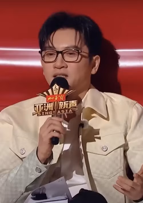 Theo Znews, Tô Hữu Bằng khen giọng hát của Phương Mỹ Chi ngọt ngào, khỏe khoắn và hiếm có. Ảnh: Tiền Phong.