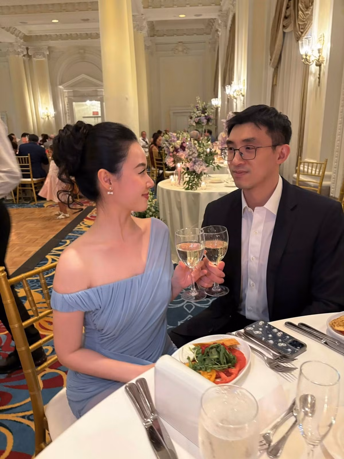 Cuối tháng 6/2024, Midu và Minh Đạt tổ chức hôn lễ. Tiệc cưới mang chủ đề “Tuyết mùa hè”, lấy trắng - xanh làm màu chủ đạo, với hoa tươi và 15.000 bông tuyết pha lê thủ công. Sau đó, cả hai bắt đầu cuộc sống chung tại một căn hộ cao cấp ở trung tâm TP HCM.