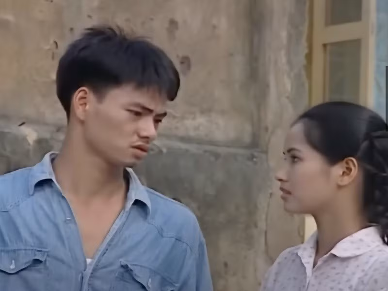 Minh Nguyệt nhận ra Xuân Bắc trong đoàn người tham gia buổi tổng hợp luyện lần 1 cho đại lễ 2/9 rồi gọi nam nghệ sĩ bằng cái tên “anh Núi”. “Trời, em à. Biển”, Xuân Bắc đáp lại lời Minh Nguyệt. Ảnh: FB Xuân Bắc.