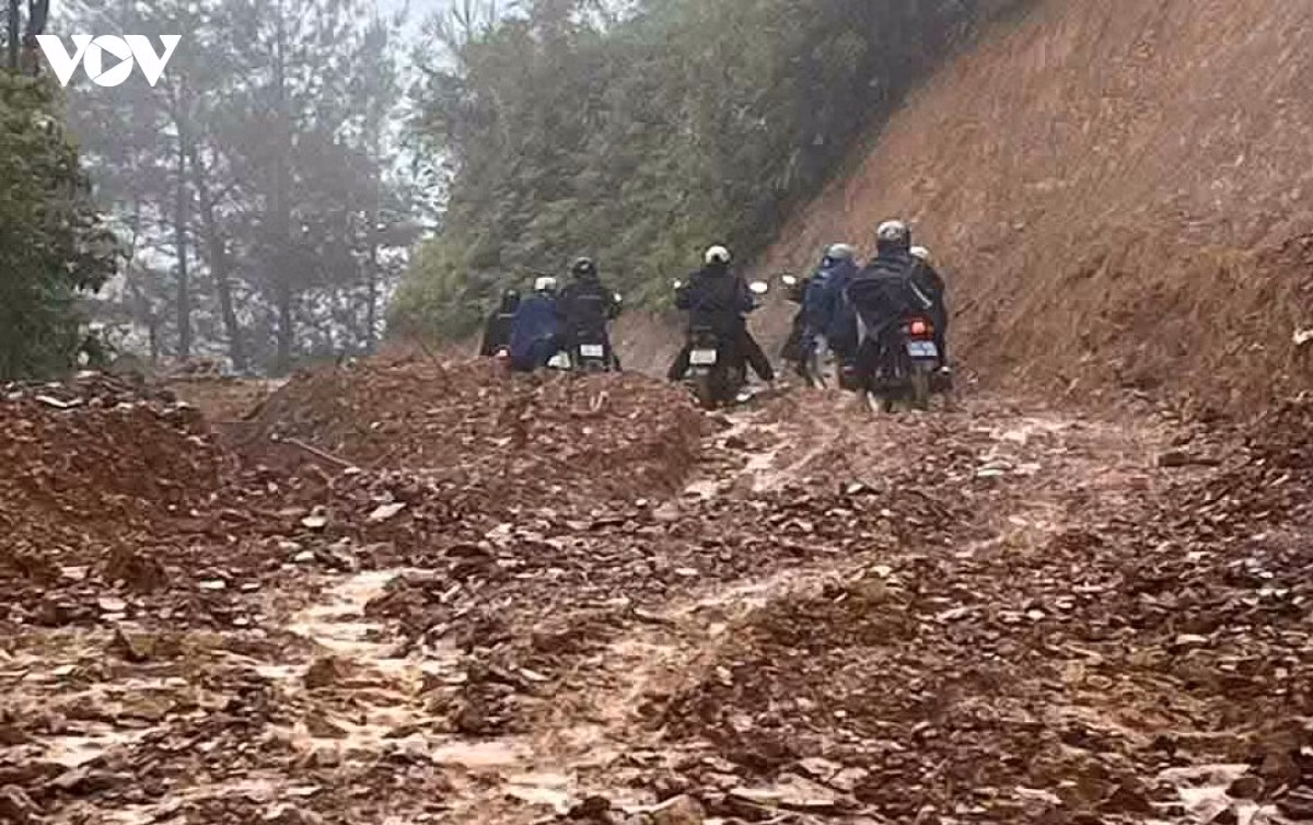 Hiện trên địa bàn tỉnh Lai Châu vẫn tiếp tục có mưa, gây nguy cơ sạt lở cao trên các tuyến giao thông