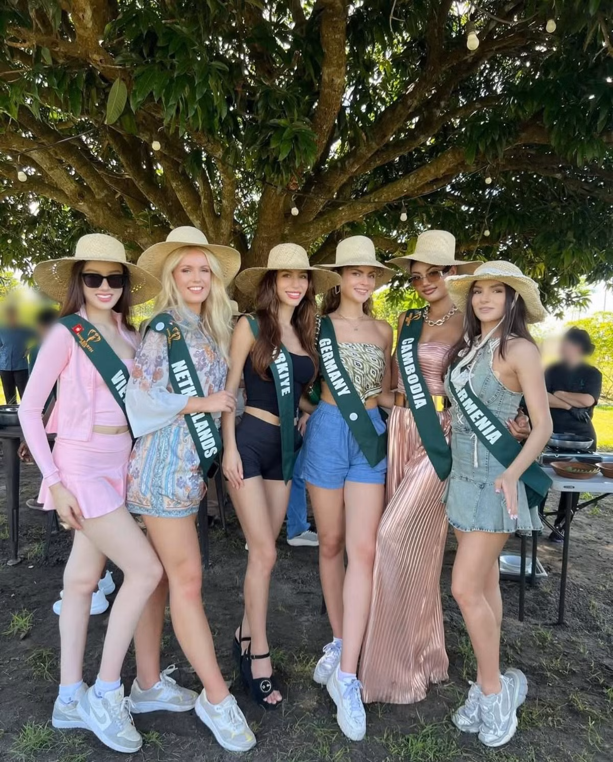 Mỹ Anh hiện tại không vào vòng 2 của phần thi áo tắm. Ảnh: FB Mỹ Anh.