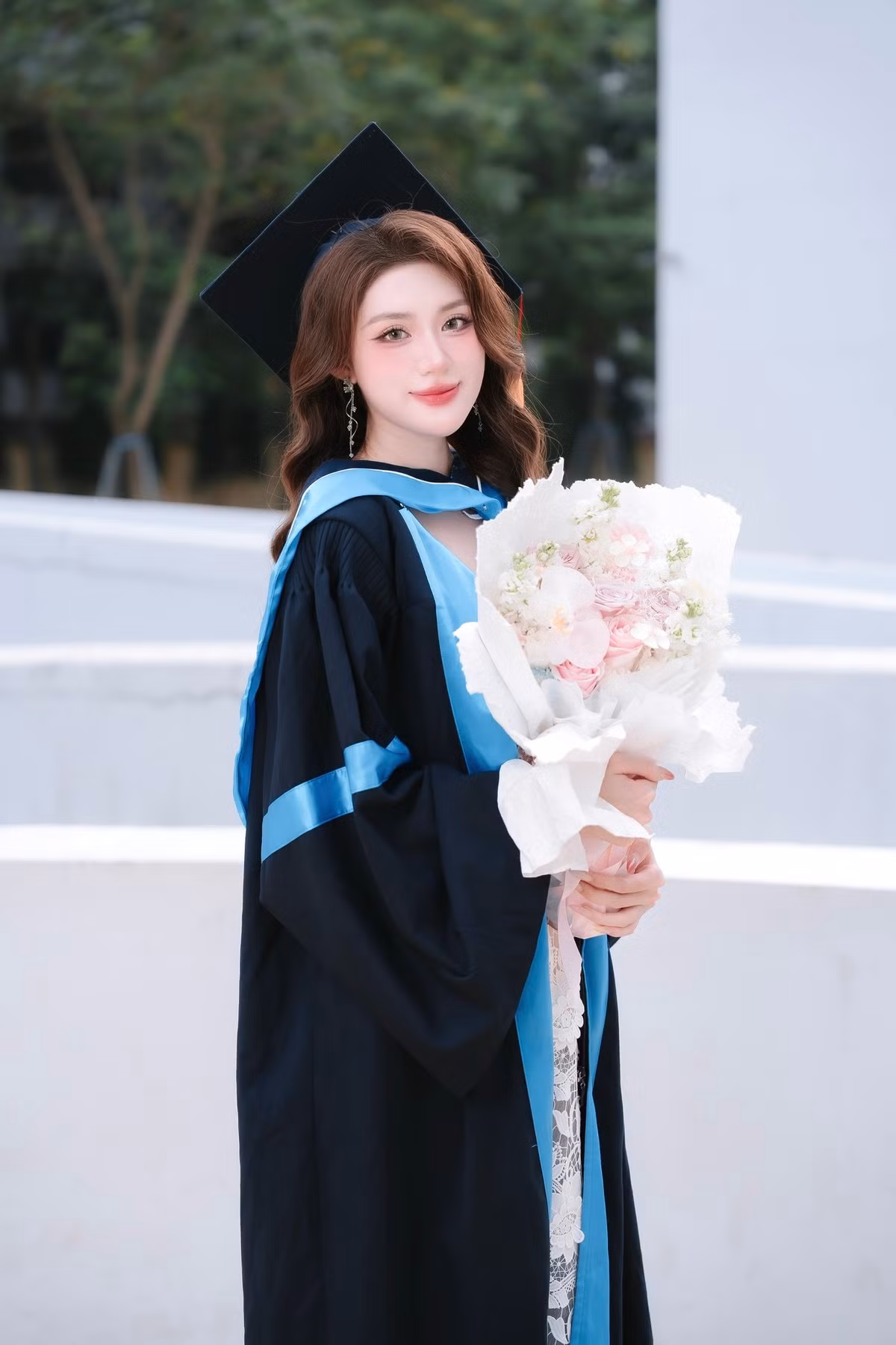 Người đẹp tốt nghiệp Cử nhân chuyên ngành Kinh doanh Quốc tế tại Đại học Kinh Tế Quốc dân, đoạt học bổng Khuyến khích học tập Học kỳ II năm học 2023-2024 và học bổng Khuyến khích học tập Học kỳ I năm học 2024-2025. Ảnh: FB Phương Oanh