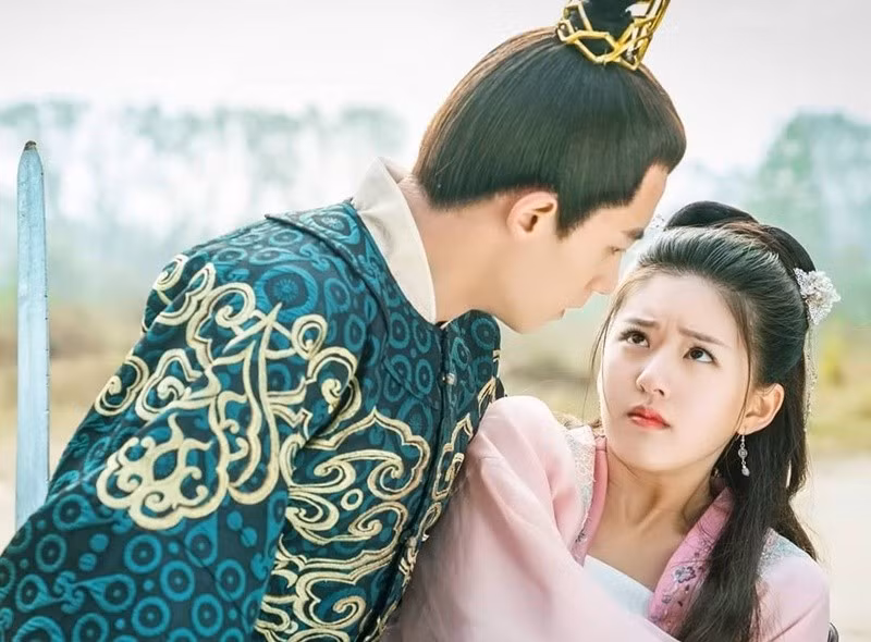 Triệu Lộ Tư từng đóng các phim: Trần Thiên Thiên trong lời đồn, Thanh Nang truyện, Hãy để tôi tỏa sáng, Ôi hoàng đế bệ hạ của ta. Ảnh: Harper’s Bazaar Việt Nam.