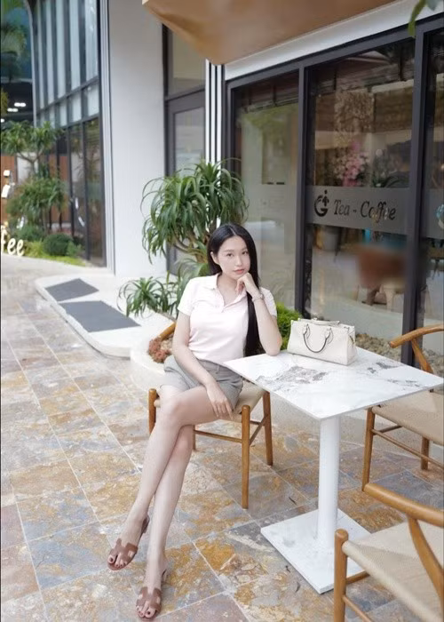 Trên mạng xã hội, Doãn Hải My duy trì sức hút nhờ nhan sắc nổi bật và phong cách thời trang tinh tế.