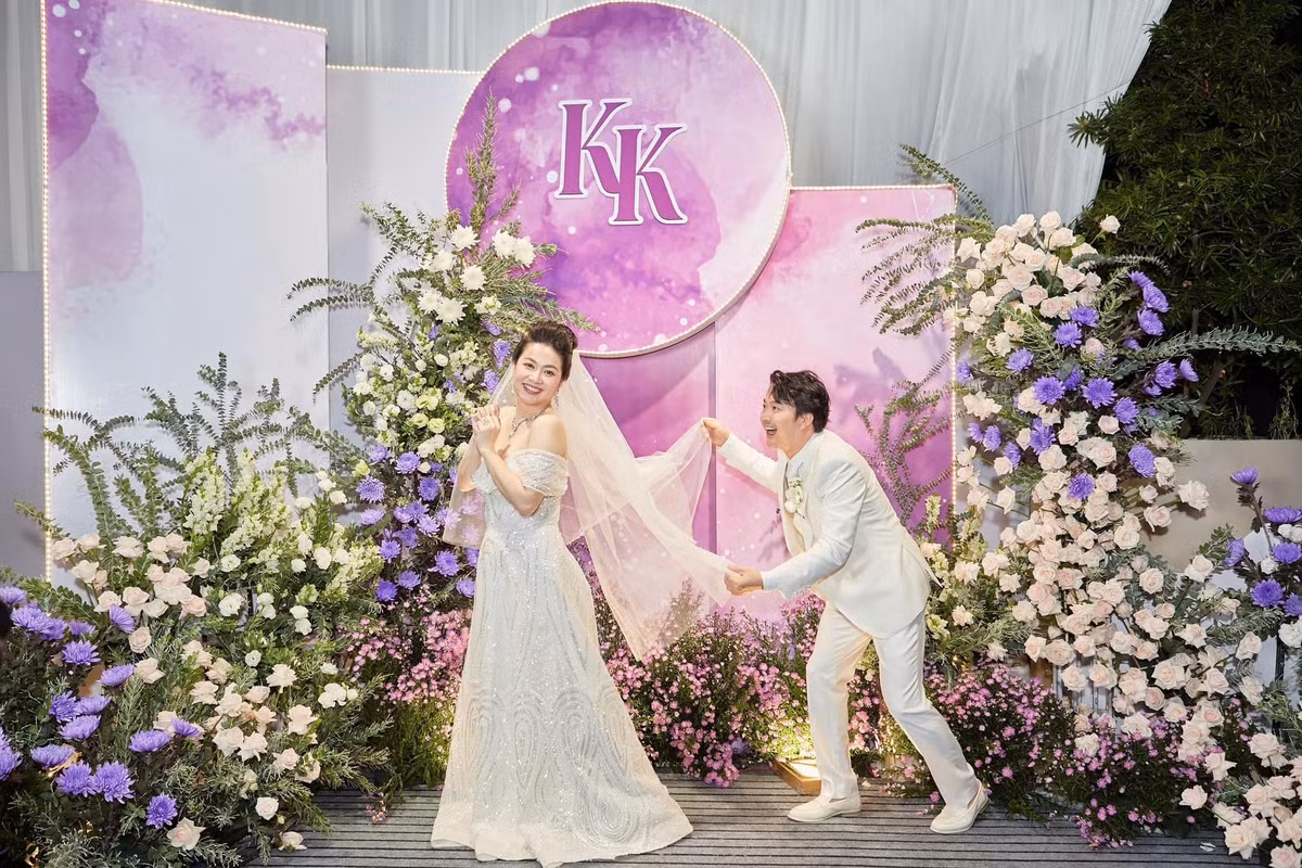 Lê Khánh quan niệm rằng trong một mối quan hệ, nếu sự cố gắng chỉ đến từ một phía thì sẽ rất khập khiễng và chông chênh. Vì thế, cả hai luôn nhắc nhở nhau phải dành cho đối phương những điều tốt đẹp nhất. Ảnh: FB Tuấn Khải.