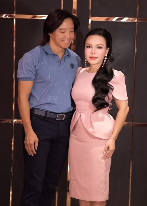 Là người đồng hành cùng Việt Hương trong cả công việc lẫn cuộc sống, Hoài Phương cho biết anh luôn tự hào về vợ. Ảnh: FB Hoài Phương.