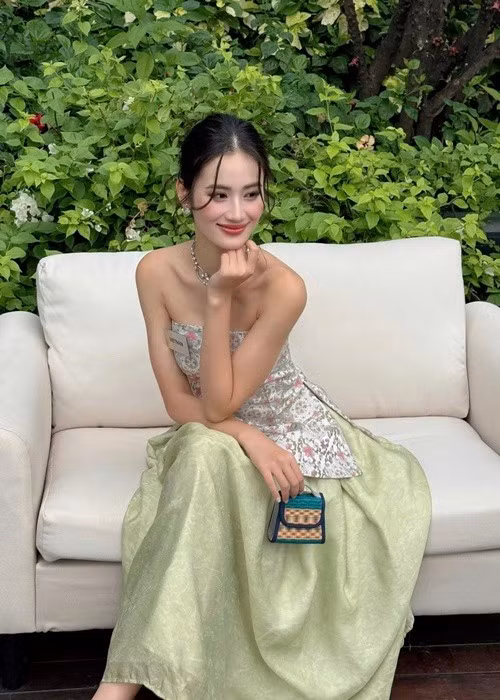 Ý Nhi từng chia sẻ trên Vietnamnet, cô không xem ai là "đối thủ". Ảnh: FB Ý Nhi.