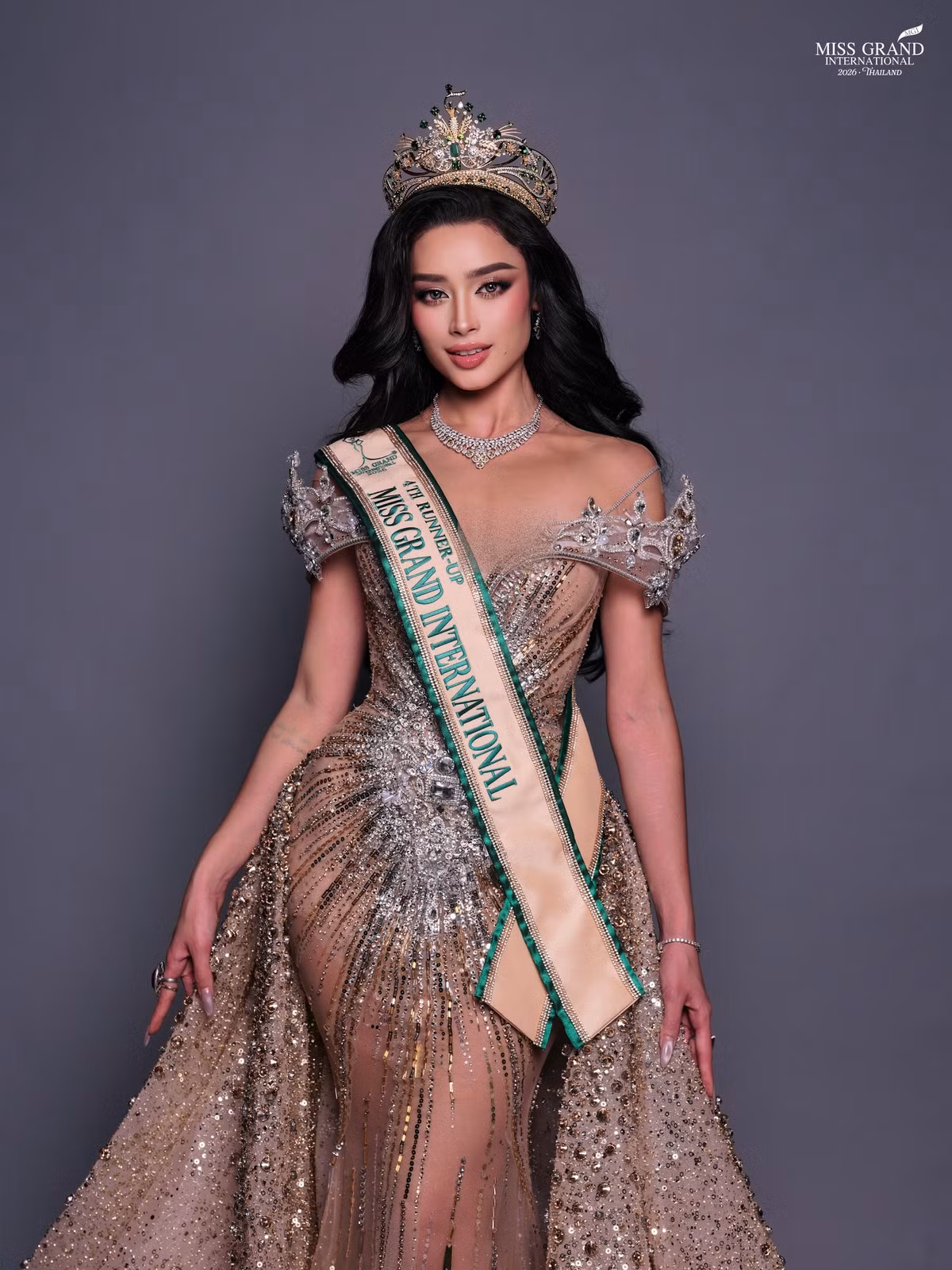 Trong thời gian tới, Emoura Phạm sẽ tham gia chuyến media tour để chia sẻ những trải nghiệm, dấu ấn đáng nhớ trong hành trình tại Miss Grand International 2026.