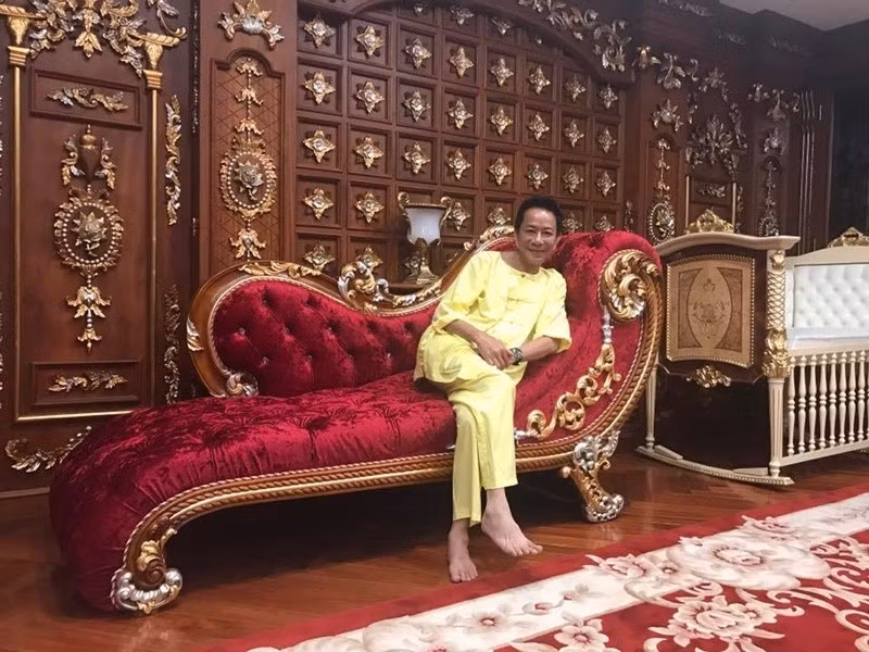 Bảo Chung cảm thấy mình may mắn vì dù lúc nhỏ gia đình nghèo, nhưng sau này được Tổ nghiệp thương cho nổi tiếng và không bao giờ nặng gánh về kinh tế. “Cuộc sống của tôi bình yên không có sóng gió gì trong nghề nghiệp lẫn đời thường”. Bảo Chung nói. Ảnh: Vietnamnet.