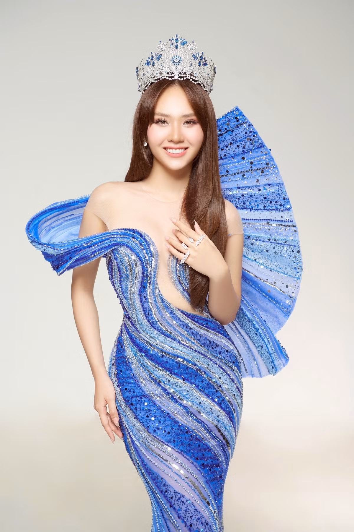 Mai Phương gắn bó với công ty Sen Vàng sau khi giành vương miện Miss World Vietnam 2022. Đầu năm 2024, cô vào top 40 Miss World. Ảnh: FB Mai Phương.