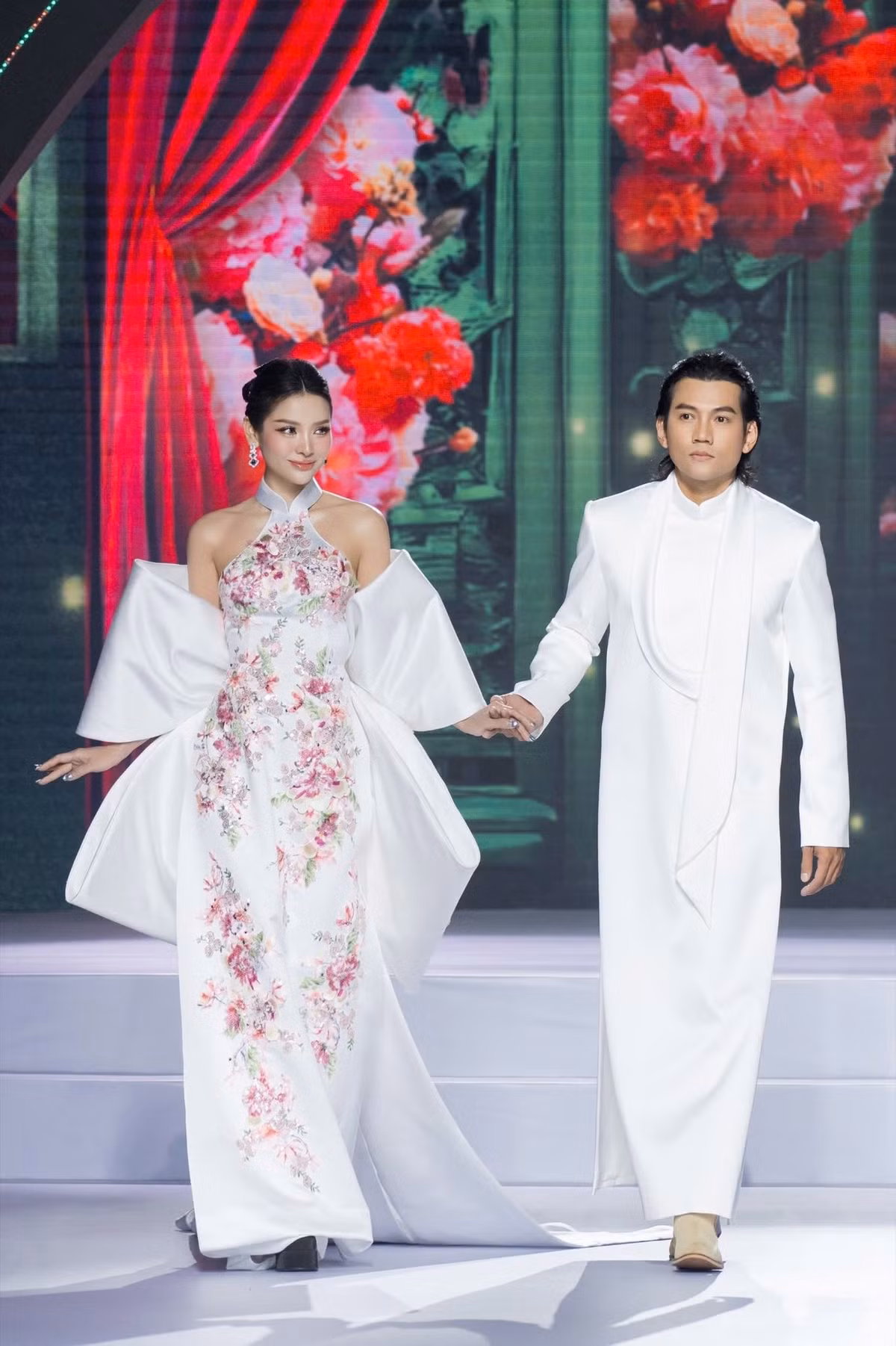 Người đẹp tâm sự: "Tôi hiểu rằng cuộc đời không cần hoàn hảo, chỉ cần trọn vẹn trong từng khoảnh khắc, không cần nhiều hơn, chỉ cần những người thân yêu vẫn ở đây, cùng nhau đi qua từng chặng đường". Ảnh: FB Phương Trinh Jolie.