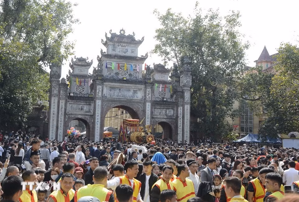 Hội Đồng Kỵ thu hút đông đảo người tham gia. (Ảnh: Thái Hùng/TTXVN)