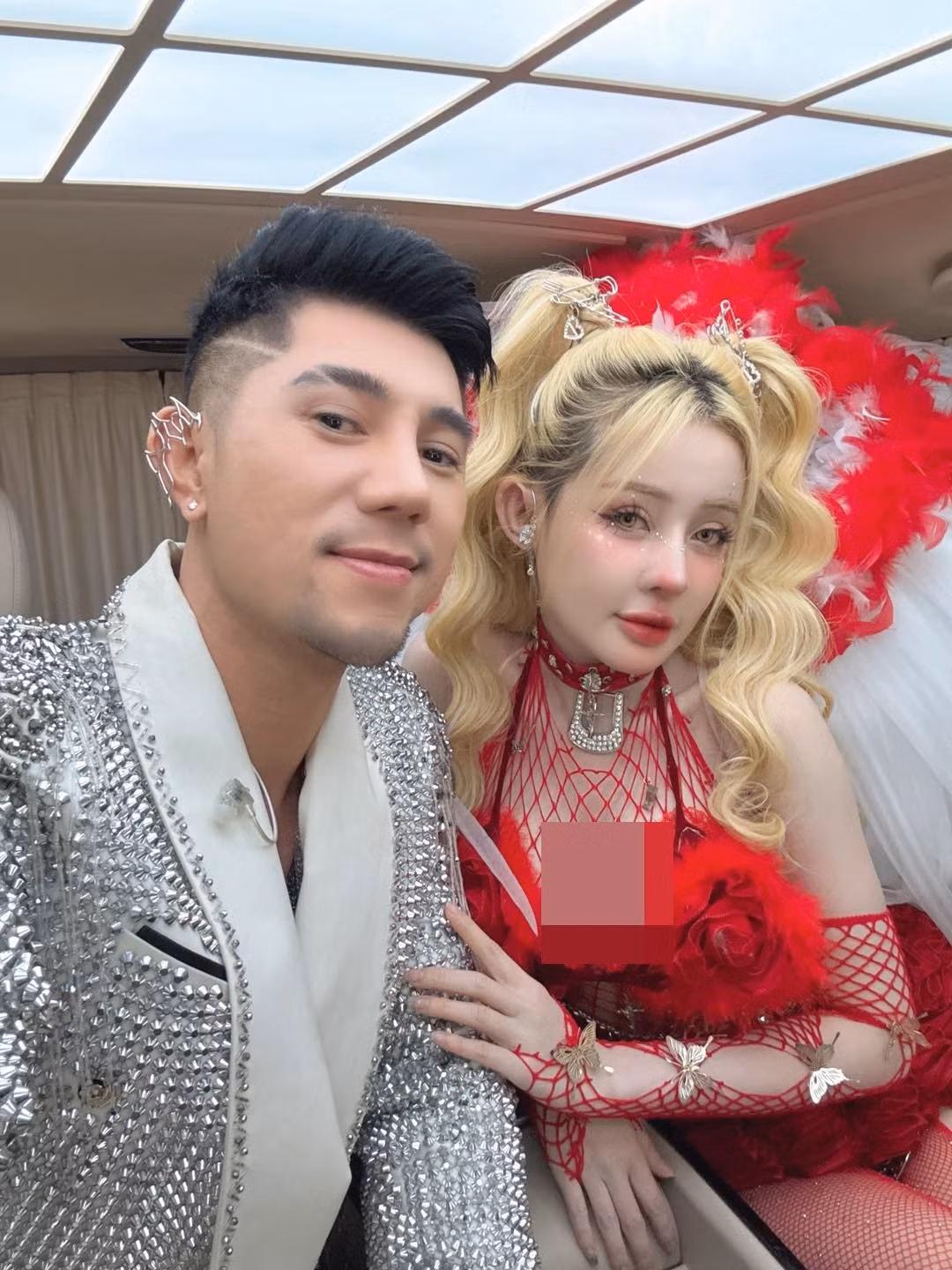Tháng 4/2019, khi xác nhận chia tay Ngân 98, không biết trùng hợp hay cố ý, Lương Bằng Quang đã tung sản phẩm âm nhạc. Một số khán giả đã đặt nghi vấn nam nhạc sĩ mượn chuyện chia tay để PR cho MV mới.