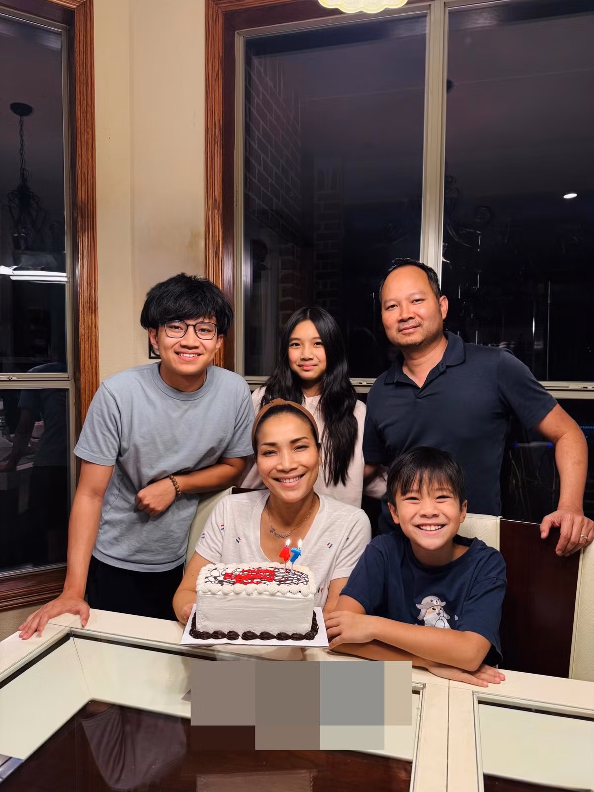 Ca sĩ Hồng Ngọc sang Mỹ sinh sống, ca hát từ nhiều năm trước. Ở xứ cờ hoa, cô gặp gỡ ông bầu Thomas Tâm Nguyễn. Cặp đôi hiện tại có 3 người con chung. Ảnh: FB Hồng Ngọc.