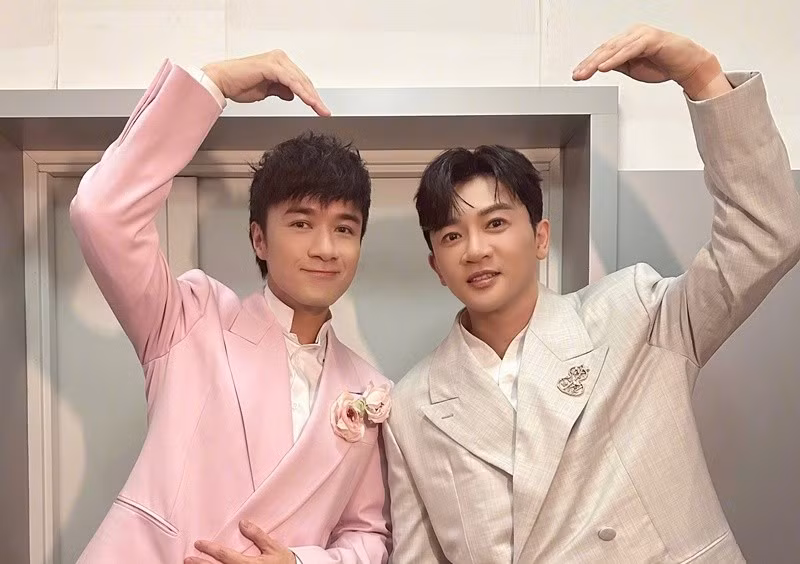 Cổ Cự Cơ phong độ không kém cạnh Tô Hữu Bằng. Ảnh: Weibo Cổ Cự Cơ.