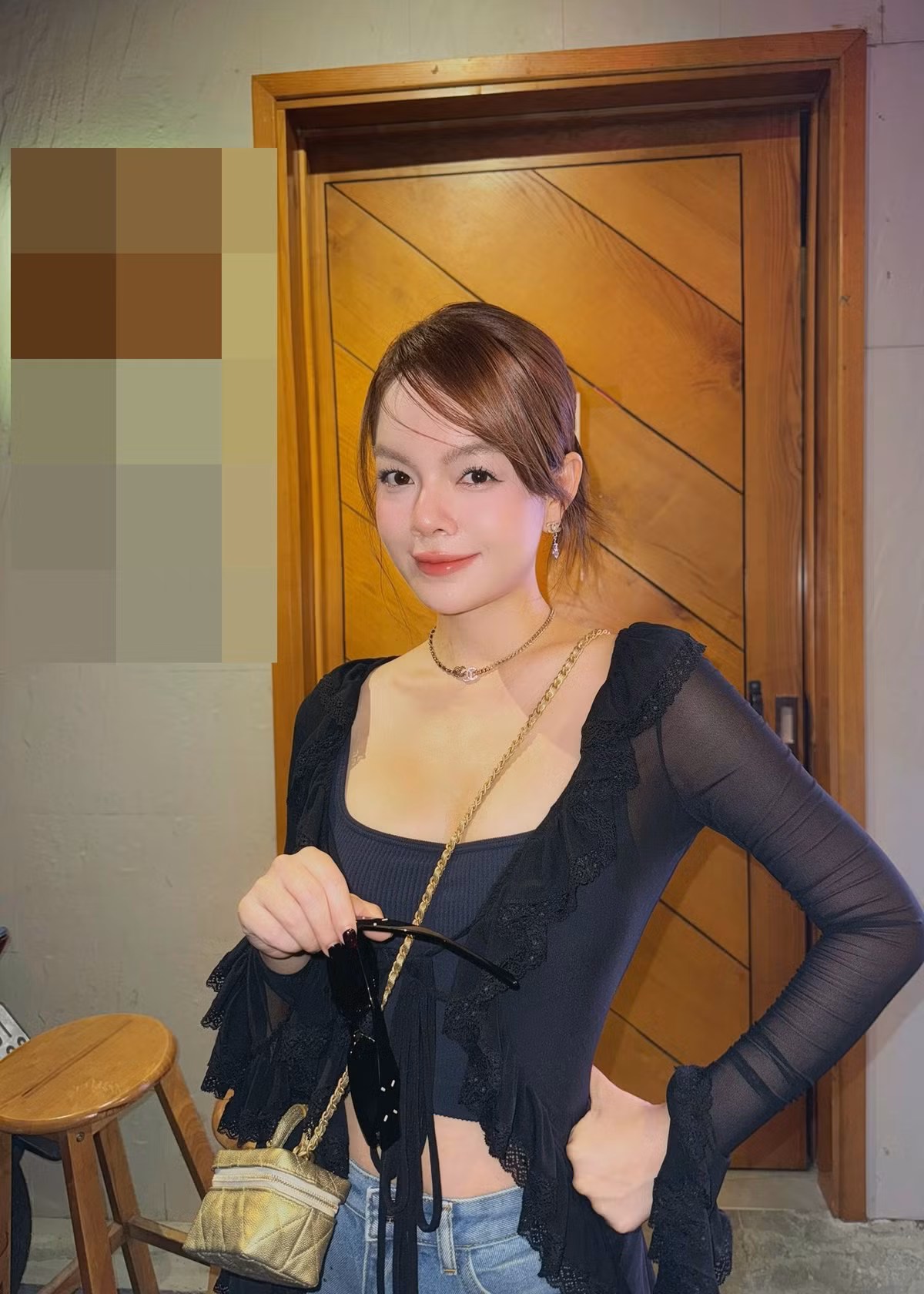 Phạm Quỳnh Anh bắt đầu ca hát từ năm 1997 khi tham gia nhóm nhạc Sắc Màu. Nhóm này hoạt động đến năm 2002 thì tan rã. Ảnh: FB Phạm Quỳnh Anh.
