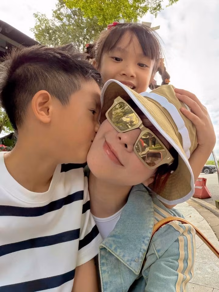 Diệp Lâm Anh luôn tạo ra một môi trường đầy ắp tiếng cười và sự khám phá cho các con nhỏ.