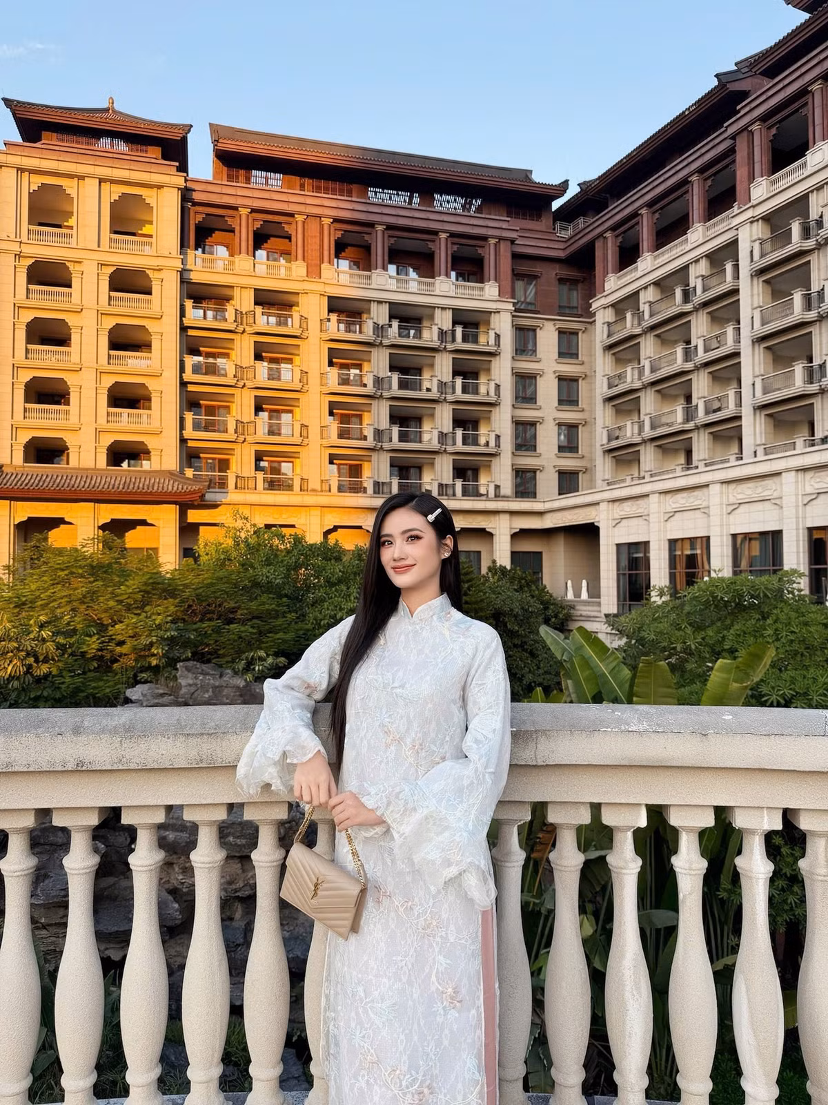 Ý Nhi cầu chúc một năm mới bình an, mong bản thân sẽ luôn vững vàng trước những thử thách và hoàn thành tốt những dự định đã được đặt ra. Ảnh: FB Ý Nhi.