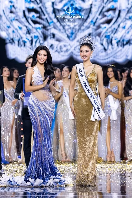 Cách đây không lâu, Bùi Xuân Hạnh trao vương miện Hoa hậu Hoàn vũ Việt Nam cho người kế nhiệm Nguyễn Hoàng Phương Linh. Ảnh:Hoa hậu Hoàn vũ Việt Nam.