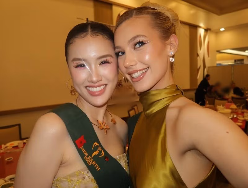 Natalie và Mỹ Anh gợi cảm không kém cạnh nhau. Ảnh: FB Natalie Puskinova.