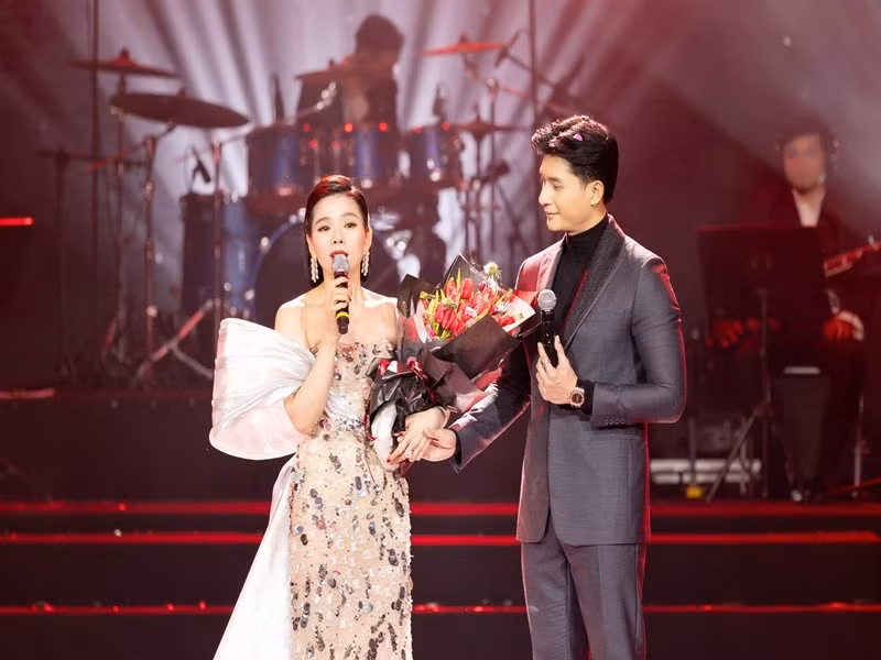 Lâm Bảo Châu làm người mẫu, đóng phim. Sau khi hẹn hò Lệ Quyên, anh còn thử sức dẫn chương trình. Ảnh: Instagram Lệ Quyên.