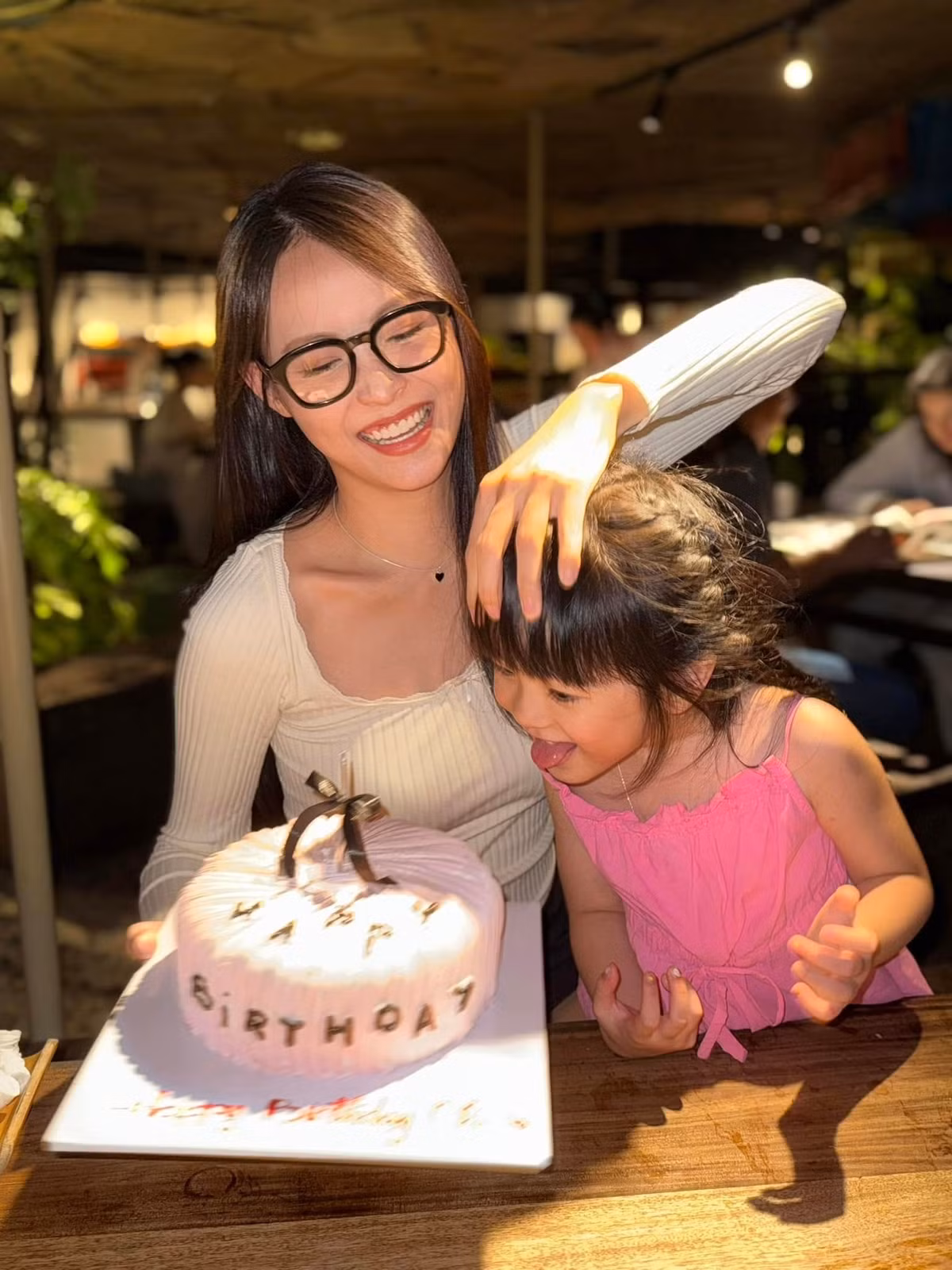 Bé Bona có nhiều khoảnh khắc tinh nghịch, đáng yêu. Ảnh: FB Trương Mỹ Nhân.