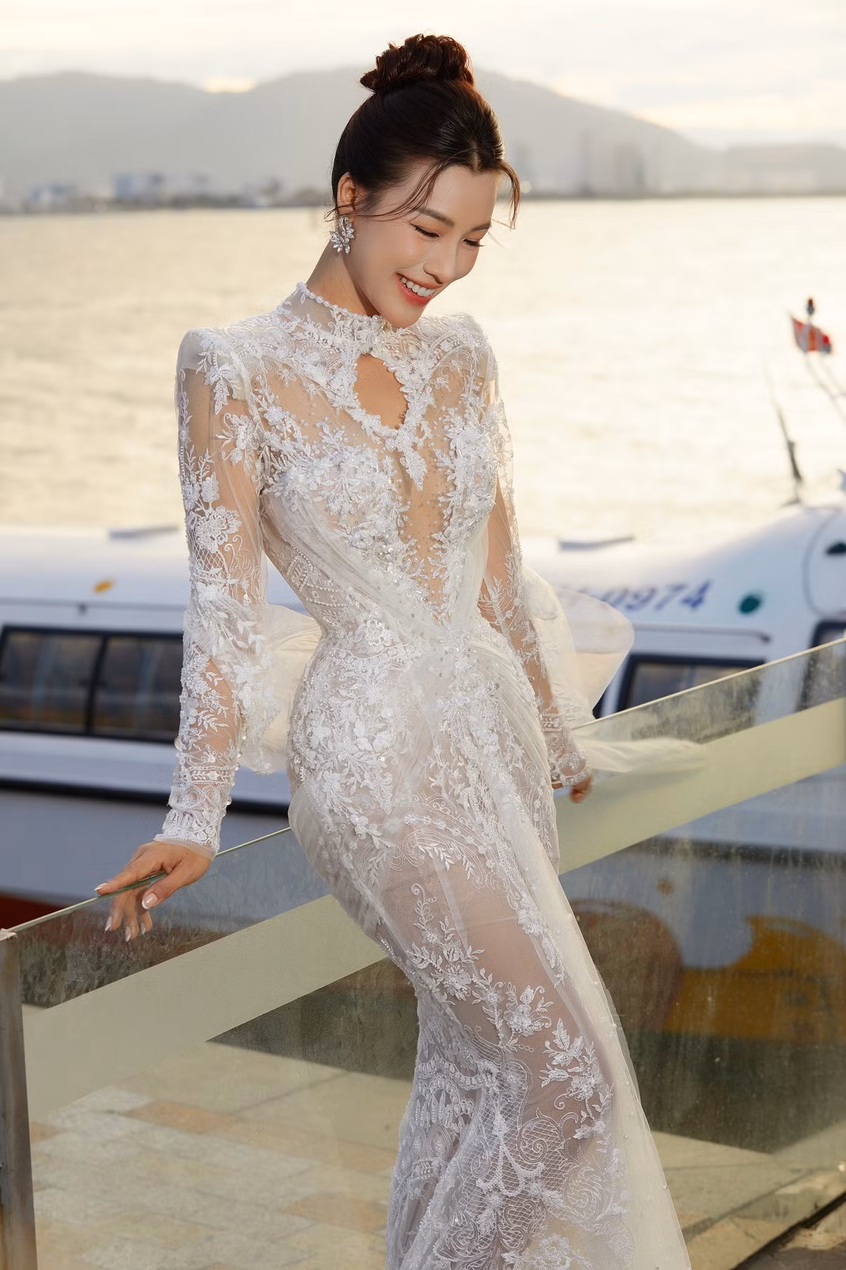 Nữ MC sinh năm 1990 làm người mẫu, ca hát.