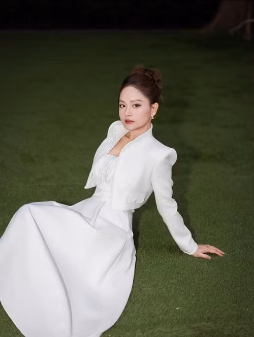 Ngoài ra, nữ diễn viên phim Thương ngày nắng về còn có một tỷ đồng tiết kiệm. Ảnh: FB Lan Phương.