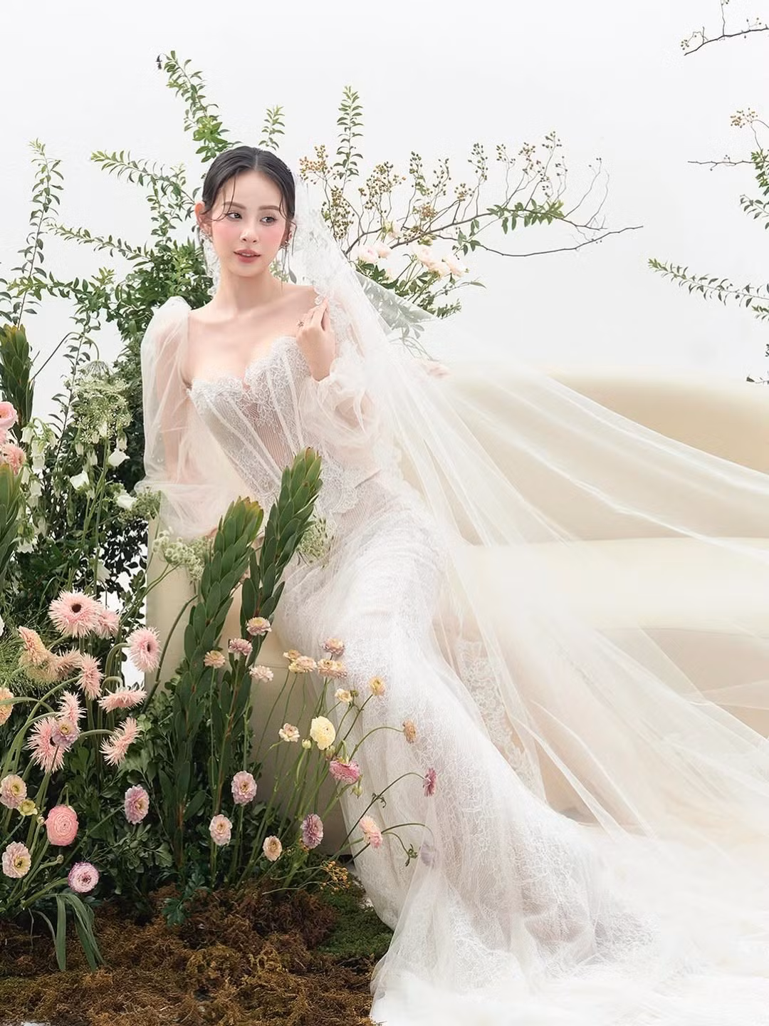 Sau lễ đính hôn, Hương Liên vẫn tích cực tham gia các sự kiện, chương trình. Ảnh: Instagram Hương Liên.