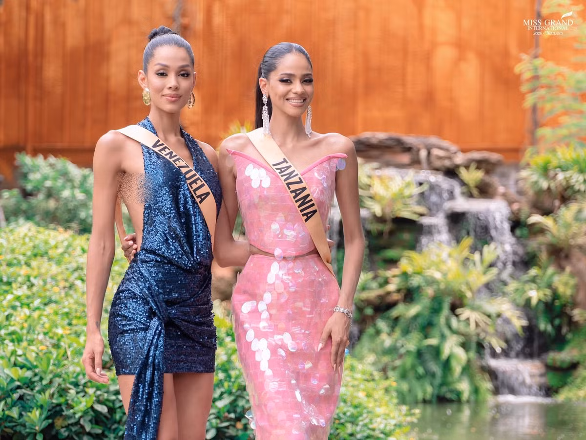 Trước Miss Grand International 2026, Jihan Dimachk từng tham gia nhiều cuộc thi sắc đẹp, trong đó có Miss Tanzania. Năm 2016, cô giành danh hiệu tại Miss Universe Tanzania và đại diện quốc gia tham dự Miss Universe. Ở sân chơi Miss Universe 2016 được tổ chức vào đầu năm 2017, Jihan Dimachk không lọt top trong chung kết. Ảnh: Miss Grand International.