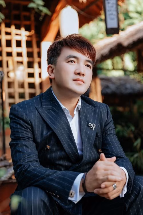 Ca sĩ Dương Ngọc Thái theo đuổi dòng nhạc bolero, được biết đến qua các ca khúc như Gọi đò, Éo le cuộc tình, Hỡi cô lái đò...Ảnh: Dương Ngọc Thái.