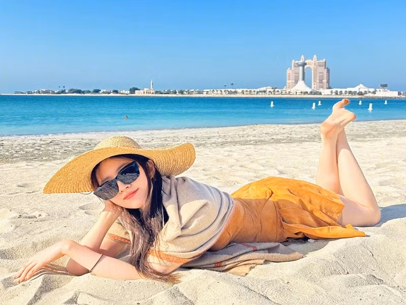 Lưu Diệc Phi dành thời gian đi du lịch khi không đóng phim, dự sự kiện. Ảnh: Weibo Lưu Diệc Phi.