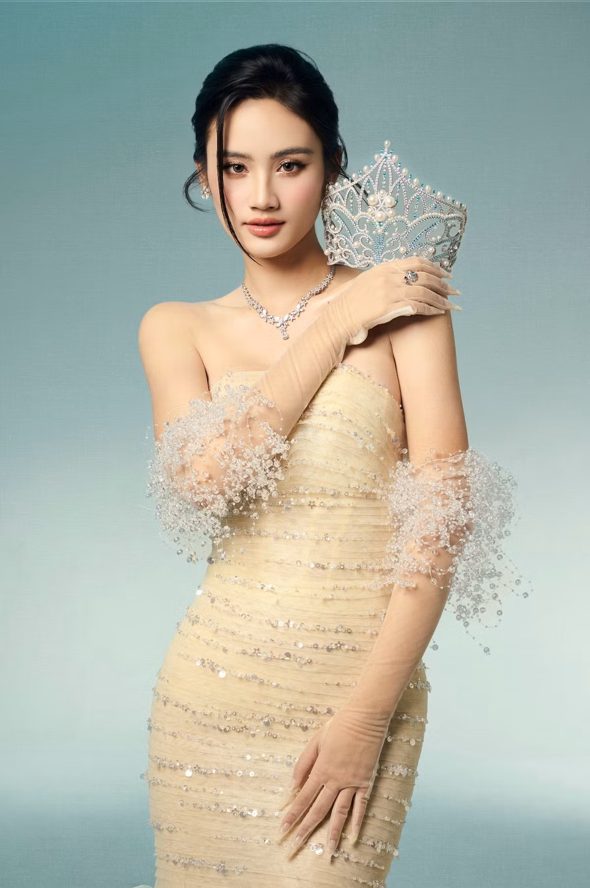 Trước khi hết nhiệm kỳ Miss World Vietnam 2023, Ý Nhi bày tỏ, cô rất háo hức chờ đợi những phần thi Miss World Vietnam 2025 sẽ diễn ra trong thời gian sắp tới. Ảnh: FB Ý Nhi.