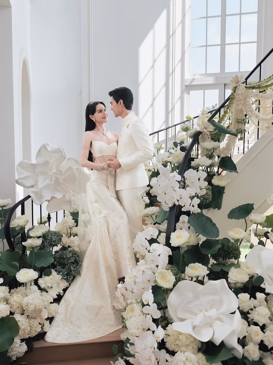 Mai Davika - Ter Chantavit vừa tổ chức đám cưới riêng tư. Sau ngày trọng đại, 'ma nữ đẹp nhất Thái Lan' tung loạt ảnh hôn lễ trên trang cá nhân Instagram. Ảnh: Instagram Mai Davika.