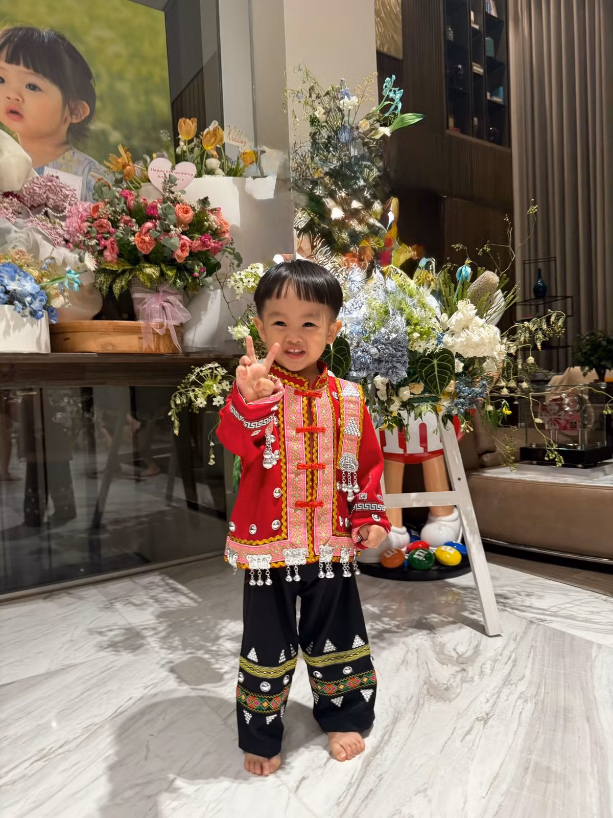 Sutin được xem là bản sao nhí của Cường Đô la. Đối với Đàm Thu Trang, hai con là người bạn đồng hành. Ảnh: FB Đàm Thu Trang.