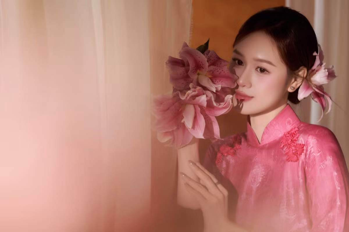 Anh Phạm sở hữu gương mặt thanh tú với các đường nét hài hòa, mang đậm vẻ đẹp Á Đông.