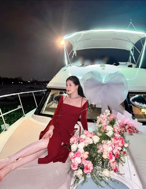 Cuộc sống của Ngân Anh sau khi kết hôn vẫn xa hoa. Ảnh: FB Ngân Anh.