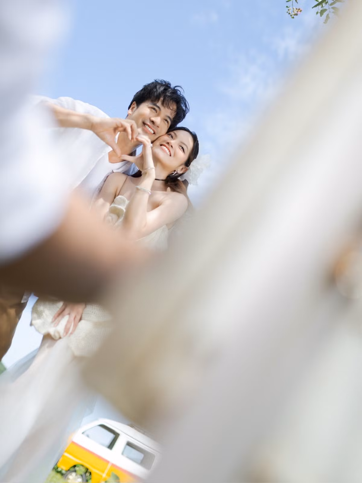 Chia sẻ bộ ảnh, Sunny Đan Ngọc hài hước viết: "Sáng nay tỉnh dậy đọc được 1 bài viết rằng từ “chú” nay đã thành “chú rể". Thấy “chú” này nhìn hiền vậy mà chơi lớn thiệt chứ'". Ảnh: FB Sunny Đan Ngọc.