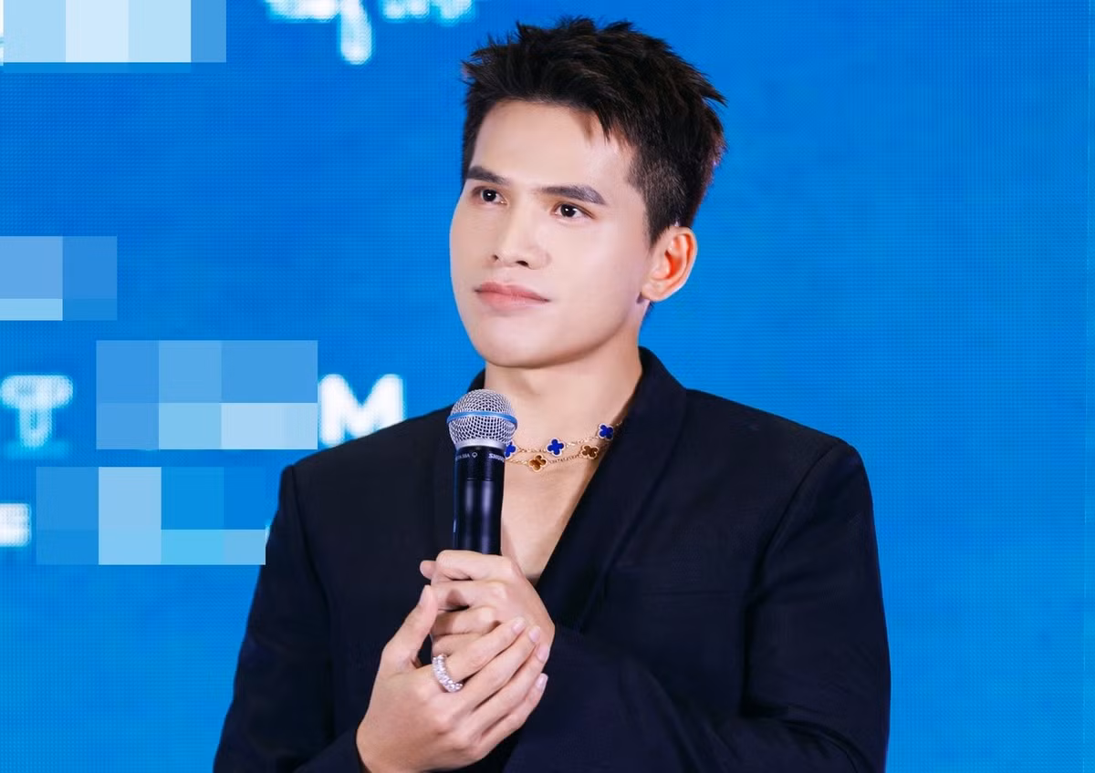 Quốc Thiên cùng ê-kíp đóng góp 200 triệu đồng. “Mong mọi điều tốt lành và bình an, mỗi người dân cùng chung tay giúp đỡ nhau”, nam ca sĩ chia sẻ. Ảnh: FB Quốc Thiên.