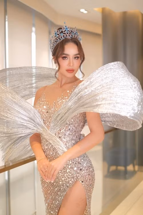 Người đẹp sáng lập một dự án thiện nguyện nhằm hỗ trợ người có hoàn cảnh khó khăn thông qua hoạt động cung cấp thực phẩm và học bổng giáo dục. Ảnh: Tharina Botes.
