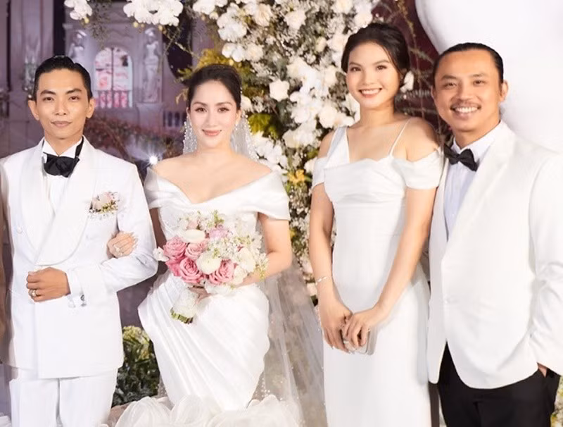 Vợ chồng Chí Anh đến chúc mừng Khánh Thi - Phan Hiển tổ chức đám cưới. Ảnh: Người Đưa Tin.