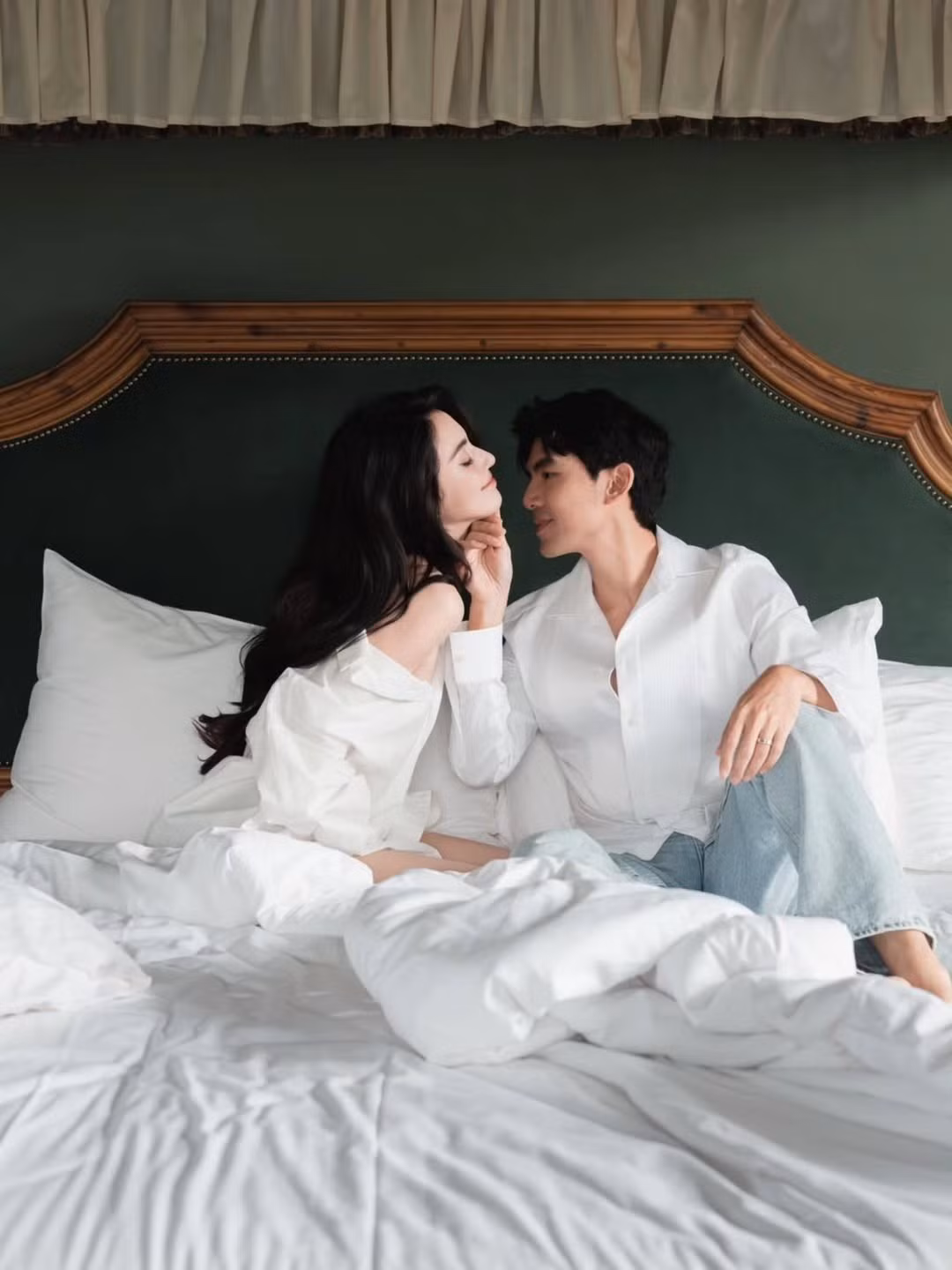 Vợ chồng Mai Davika tận hưởng những ngày tháng bình yên và ngọt ngào bên nhau sau hôn lễ. Ảnh: Instagram Ter Chantavit.