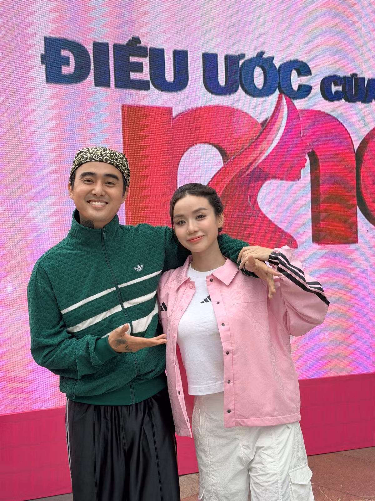 Bảo Ngọc và Đạt G dính như sam sau hôn lễ. Ảnh: FB Bảo Ngọc.