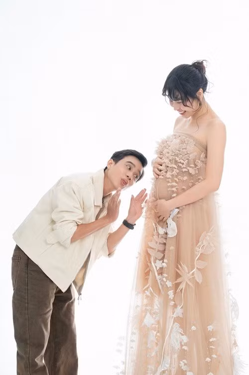 Trước ngày sinh con, Lê Lộc từng thực hiện bộ ảnh bầu bên Tuấn Dũng và đăng tải dòng trạng thái giàu cảm xúc về thiên chức làm mẹ. Ảnh: FB Lê Lộc.