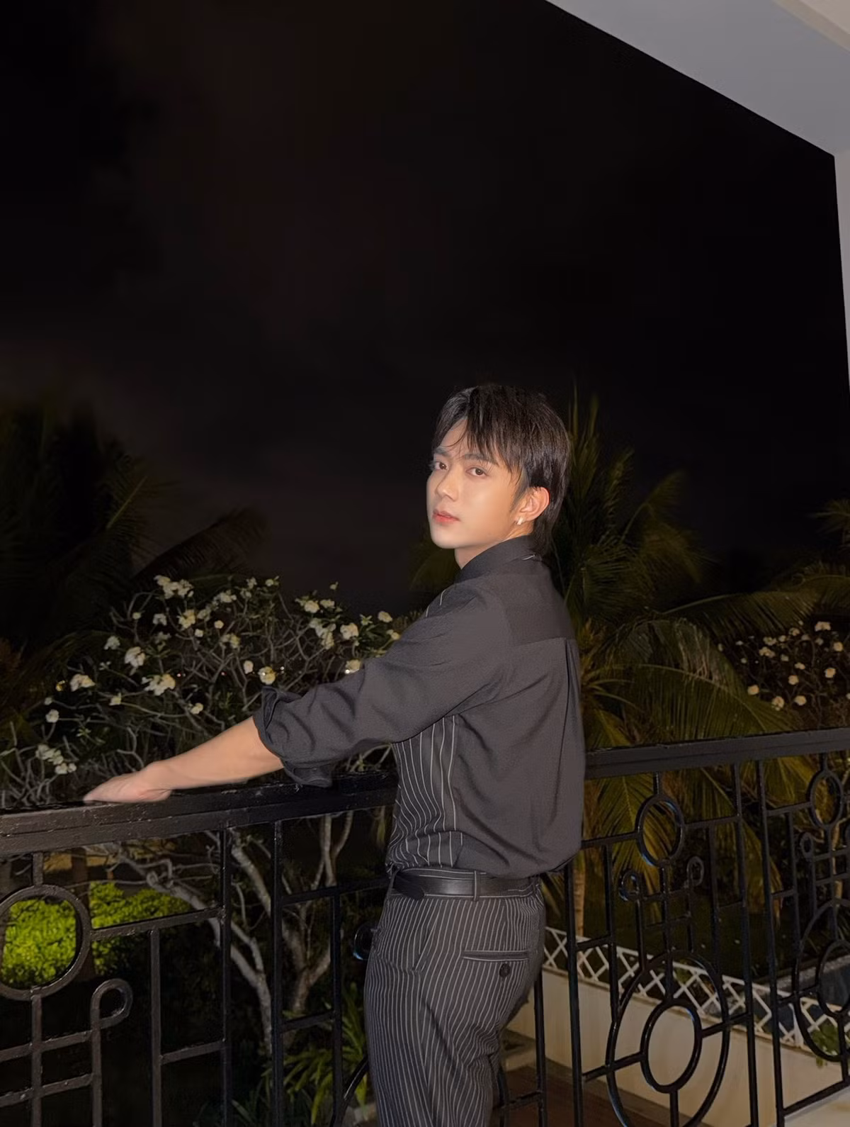 Theo Znews, Soobin Hoàng Sơn từng được bắt gặp trò chuyện thân thiện với thiếu gia Minh Hoàng tại concert của G-Dragon vào cuối năm 2025. Ngoài ra, Minh Hoàng và Phương Nhi từng được trông thấy xuất hiện tại concert All-Rounder của Soobin Hoàng Sơn. Ảnh: FB Soobin Hoàng Sơn.