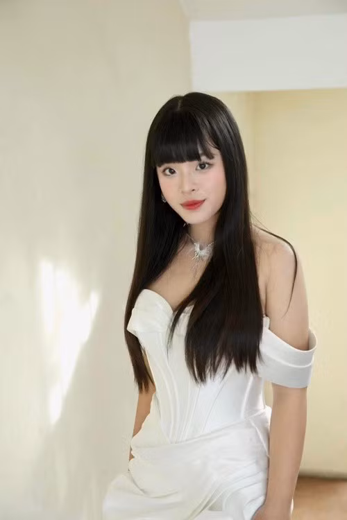 Hồng Khanh ngày càng xinh đẹp, trẻ trung. Ảnh: FB Hồng Khanh.