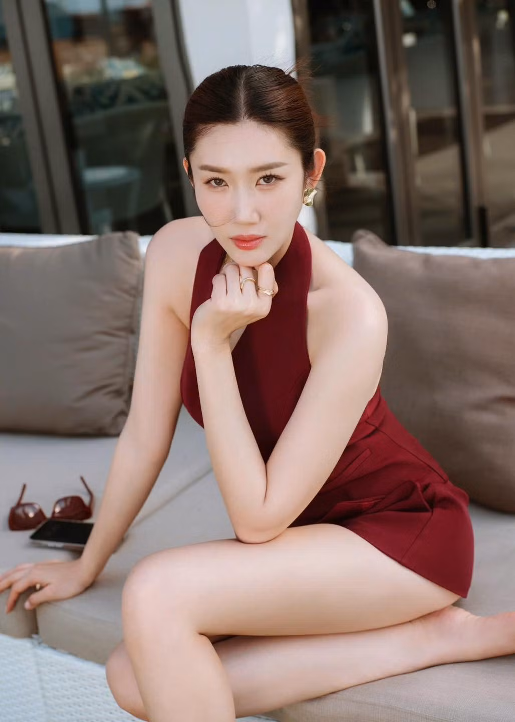 Trường Giang cho biết: "Thúy Ngân cách đây khoảng 4 tháng thì hạnh phúc nhưng hiện tại thì độc thân vui tính rồi. Thúy Ngân đáp lại đàn anh: "Anh không cần tường tận, chi tiết quá!". Ảnh: FB Thúy Ngân.