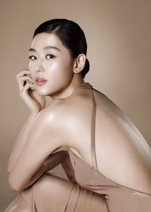 Theo VTV, Jun Ji Hyun đứng đầu trong danh sách 10 nữ diễn viên Hàn Quốc giàu nhất năm 2025, với giá trị tài sản ròng lên tới 110 triệu USD. Ảnh: Vietnamnet.
