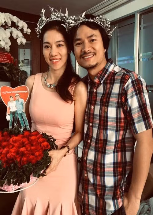 Hoàng Nhật Nam chia sẻ trên Arttimes, doanh nhân Phạm Kim Dung nấu ăn ngon, có thể sắp xếp, bày biện và chăm con rất khéo léo. Ảnh: FB Phạm Kim Dung.